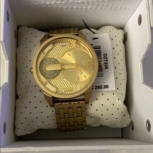Men’s diesel watch in gold